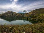 Bukit-Holbung-di-Desa-Hariara-Pohan-Kecamatan-Pangururan-Kabupaten-Samosir-Sumatera-Utara.jpg