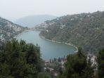 Danau-Naini-terletak-di-jantung-Nainital-perairan-air-tawar.jpg