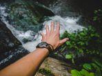 5 Jam Tangan Outdoor Tahan Air Terbaik untuk Traveler Pria, Mulai Rp 100 Ribuan