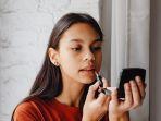 Deretan-liptint-yang-cocok-dibawa-traveling.jpg