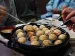 Deretan-warung-takoyaki-di-Osaka-Jepang-buat-sarapan-enak.jpg