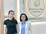 DrCynthia-Jayanto-M-Biomed-AAM-dan-pasien-BeautyXpert-Clinic.jpg
