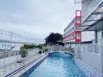 Fasilitas-kolam-renang-di-Hotel-Balige-Beach-Sumatra-Utara-dengan-pemandangan-Danau-Toba.jpg