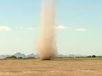 Fenomena-dust-devil-muncul-di-Gunung-Bromo.jpg