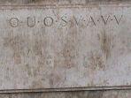 Foto-monumen-Shugborough-karya-Edward-Wood-prasasti-yang-menunjukkan-DM-OUOSVAVV.jpg