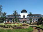 Gedung-Sate-tempat-wisata-ikonik-di-Bandung-Jawa-Barat.jpg