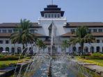 Gedung-Sate-tempat-wisata-ikonik-di-Bandung-Jawa-Barat1.jpg