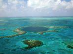 Great-Blue-Hole-dari-kejauhan.jpg