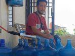 Helmi-Pemilik-Usaha-Galon-Air-Masak.jpg