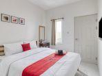 Hotel-RedDoorz-Syariah-near-Wijilan-2-Yogyakarta.jpg