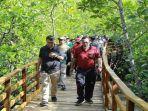 Hutan-Mangrove-Pering.jpg