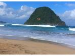 Ilustrasi-Pantai-Pulau-Merah-Banyuwangi-yang-Memiliki-Keindahan-di-Selatan-Jawa.jpg