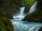 Ilustrasi-air-terjun-yang-dikelilingi-bebatuan-besar-dan-pepohonan-rindang.jpg