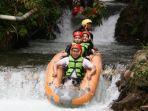 Ilustrasi-arung-jeram-atau-rafting-wisata-yang-digemari-para-pencinta-adrenalin.jpg