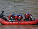Ilustrasi-arung-jeram-rafting-atau-wisata-naik-perahu-karet.jpg
