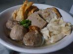 Ilustrasi-bakso-Wonogiri-dengan-tambahan-pangsit-kuah-dan-goreng.jpg