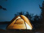 Ilustrasi-camping-atau-kemping-di-atas-puncak-bukit.jpg