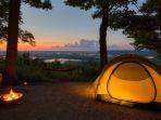 Ilustrasi-camping-dan-membuat-api-unggun.jpg