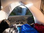 Ilustrasi-camping-di-air-terjun.jpg