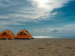 Ilustrasi-camping-di-pantai-sambil-menikmati-keindahan-alam.jpg
