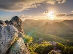 Ilustrasi-menikmati-waktu-sunrise-di-Bogor.jpg