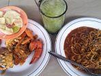 Ilustrasi-mi-kepiting-Aceh-kuliner-yang-bisa-kamu-temukan-di-Pantai-Lancok-Aceh.jpg