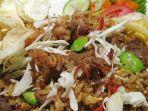 Ilustrasi-nasi-goreng-kambing-dengan-topping-petai-dan-daging-ayam-suwir.jpg