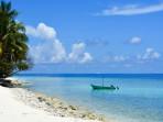 Ilustrasi-pantai-dengan-wisata-perahu-untuk-wisatawan.jpg