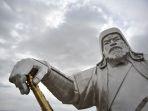 Ilustrasi-patung-Genghis-Khan.jpg
