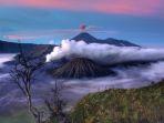 Ilustrasi-pemandangan-Gunung-Bromo-di-Jawa-Timur-yang-menawan.jpg
