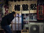 Ilustrasi-pengunjung-yang-memasuki-izakaya-di-Tokyo-Jepang.jpg