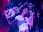 Ilustrasi-pengunjung-yang-menikmati-clubbing-di-Jepang1.jpg