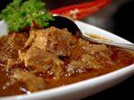 Ilustrasi-penyajian-rendang-daging-sapi-untuk-hidangan-Idul-Adha.jpg