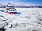 Ilustrasi-perjalanan-kapal-pesiar-dalam-tur-es-apungShiretoko-Abashiri-Drift-Ice-Hokkaido.jpg