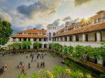Ilustrasi-suasana-di-Lawang-Sewu-satu-tempat-wisata-hits-di-Semarang-Jawa-Tengah.jpg