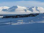 Ilustrasi-suasana-di-Longyearbyen-yang-selalu-mengalami-siang-hari.jpg