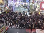 Ilustrasi-suasana-di-Shibuya-Crossing-Jepang-jelang-hitung-mundur-tahun-baru.jpg