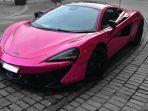 Ilustrasi-supercar-jenis-McLaren-570-warna-merah-muda.jpg