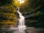 Ilustrasi-wisata-alam-air-terjun-yang-cocok-dikunjungi-untuk-healing-di-akhir-pekan.jpg