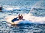Ilustrasi-wisatawan-bermain-jetski-saat-liburan-akhir-pekan.jpg