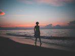 Ilustrasi-wisatawan-di-Tabanan-Bali-yang-menikmati-sunset-saat-ngabuburit.jpg