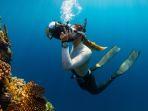 Ilustrasi-wisatawan-snorkeling-di-lautan-Banda-Neira.jpg