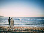 Ilustrasi-wisatawan-yang-akan-surfing-Pantai-Nemberala-adalah-satu-tempat-wisata-di-NTT.jpg