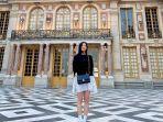 Jisoo-BLACKPINK-yang-sedang-mengunjungi-Palace-of-Versailles-di-Prancis.jpg