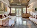 Kamar-penginapan-di-Mathis-Retreat-Ubud-Bali-untuk-staycation.jpg
