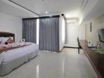 Kamar-penginapan-di-The-Kanjeng-Suites-Kuta-Galeria-Bali-buat-staycation.jpg