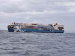 Kapal-Felicity-Ace-yang-sekitar-4000-mobil-mewah-di-Samudra-Atlantik-dalam-perjalanan-ke-AS.jpg