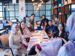 Karyawan-wanita-di-Juragan-99-Garment-yang-ikut-serta-memperingati-Hari-Kartini1.jpg
