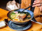 Kedai-ramen-di-Tokyo-Jepang-yang-terkenal-karena-memiliki-menu-unik.jpg