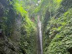 Keindahan-Curug-Cibogo-di-Bogor-Jawa-Barat-yang-begitu-asri-dan-dikelilingi-pepohonan-rindang.jpg